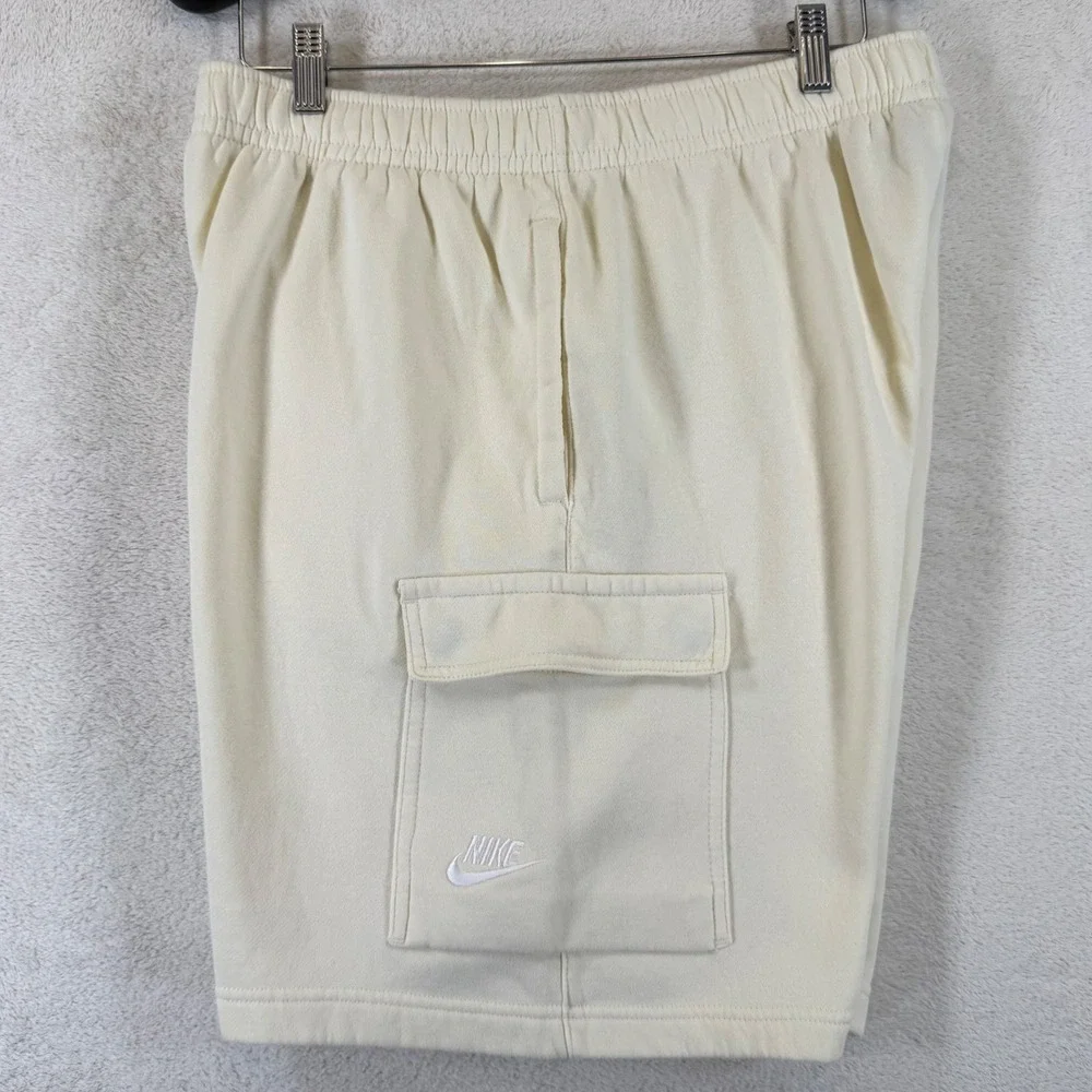 Nike Sportswear Club Mens Cargo Shorts Coconut Milk Fleece Lined Sz L CZ9956-113